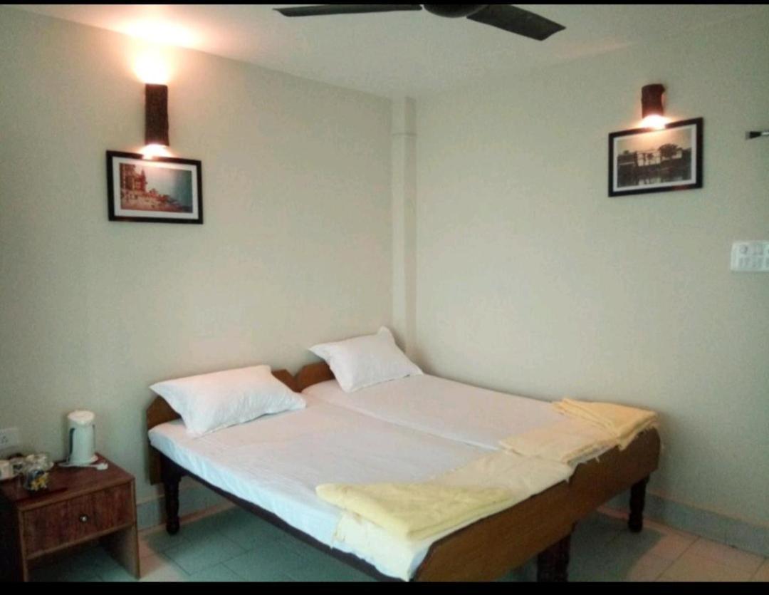Monalisa Hostel พาราณสี ภายนอก รูปภาพ